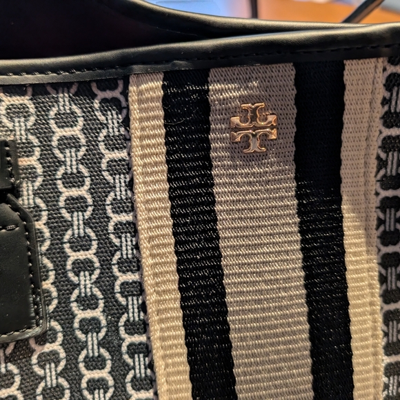 Tote style purse - Picture 2 of 5